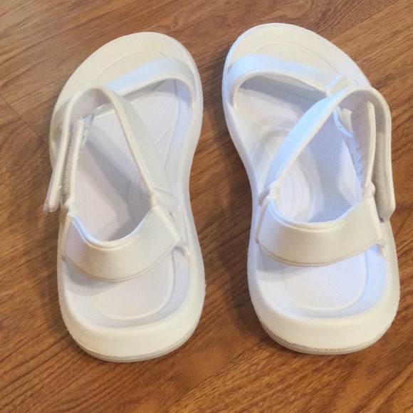 White Sandals with Velcro Adjustable Strap - Picture 3 of 5